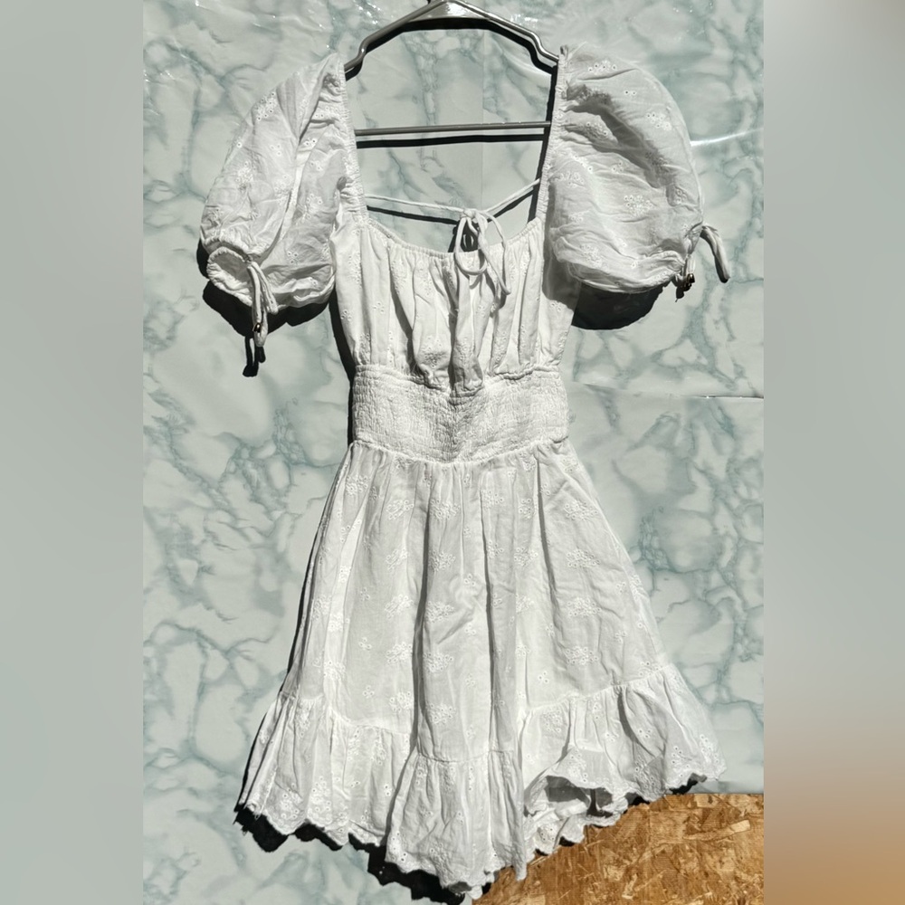 Chic White Puff Sleeve Mini Dress